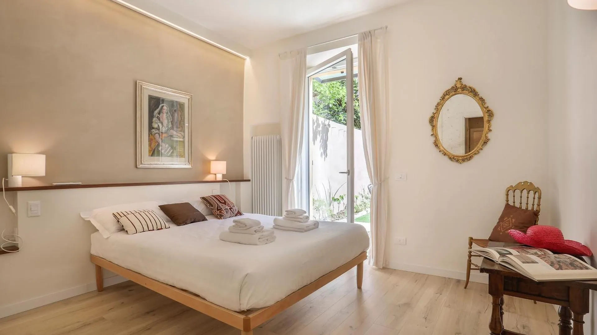 La Piccola Corte - Sweet Dreams In Florence